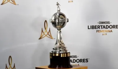 Trofeo de la Copa Libertadores Femenina. 
