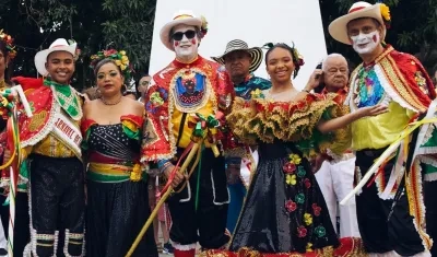 Tahiana Rentería y Diego Chelia han asistido a varias izadas de bandera de grupos tradicionales.