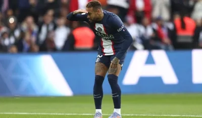 Neymar se lesionó en el partido del sábado contra el Lille. 