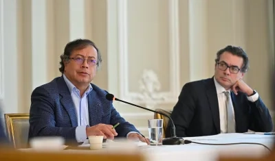 El presidente Petro y el ministro de Educación, Alejandro Gaviria, en un encuentro con 34 rectores de universidades.