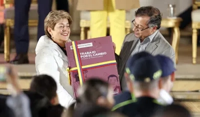 La Ministra de Trabajo, Gloria Inés Ramírez y el Presidente Gustavo Petro.
