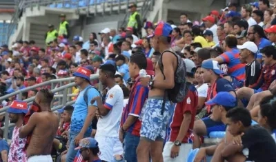 Aficionados del Unión Magdalena en el estadio Sierra Nevada.