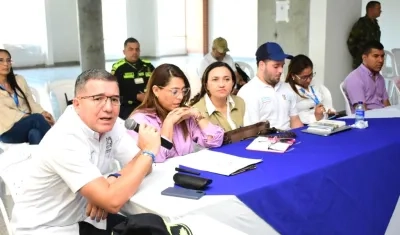 El Delegado Julio Novoa y la Coordinadora Electoral, Marbel Luz Pizarro, presidiendo el Comité.