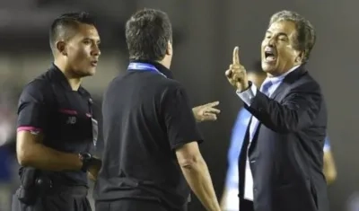 Pinto y 'Bolillo' discutieron fuertemente durante un partido entre Honduras y Panamá, en 2017.