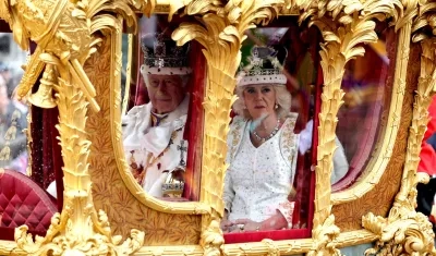 Carlos III y Camila en la Carroza Dorada de Estado