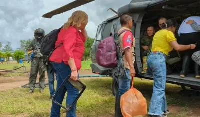 Directora del ICBF viajando a la selva del Guaviare.