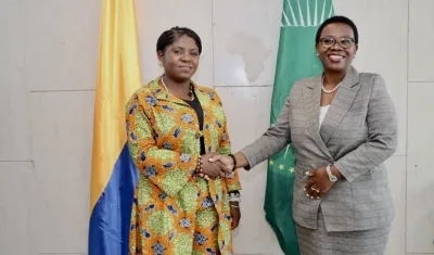 Vicepresidenta Francia Márquez con Addis Abeda, vicepresidenta de la Comisión de la UA.