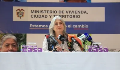 El Ministro de Vivienda, Catalina Velasco.