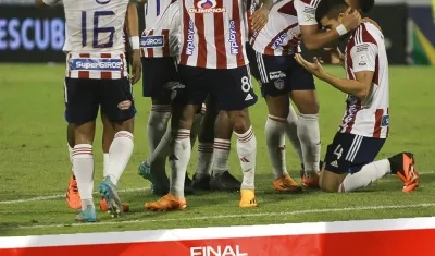 La celebración del segundo gol del Junior, marcado por Carlos Sierra.