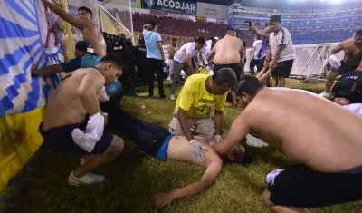La tragedia se presentó en el estadio Cuscatlán. 
