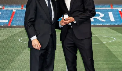 Florentino Pérez, presidente del Real Madrid, con Karim Benzema. 