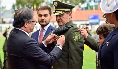 Presidente Gustavo Petro con el general William Salamanca.