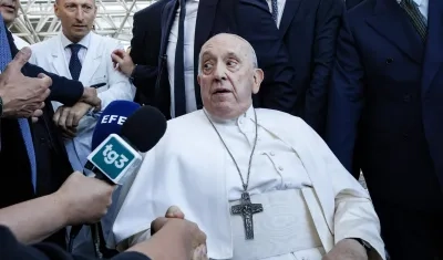 El papa Francisco, la semana pasada, a la salida del hospital donde fue operado
