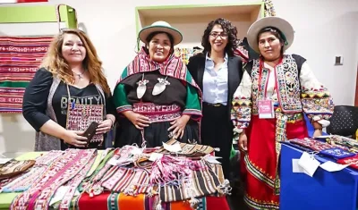 Colombia llevó artesanos que presentarán diversas obras de joyería.