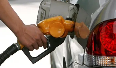 Ley para bajar precio de la gasolina será presentada en el Congreso.