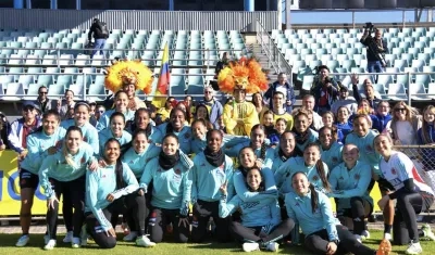 Integrantes de la Selección Colombia femenina tras un entrenamiento previo a su debut. 