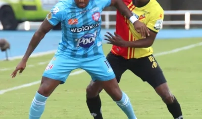 Gustavo Torres, en tiempo de reposición, marcó el gol de la victoria para Unión Magdalena. 