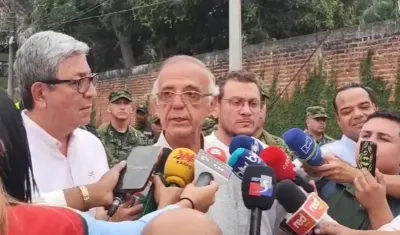 El Ministro de Defensa, Iván Velásquez, en la convulsionada región del Cauca.