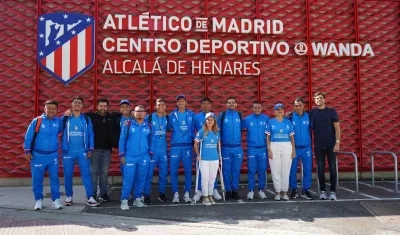 Los entrenadores de 'Misión Fútbol' en compañía de la gobernadora Elsa Noguera. 