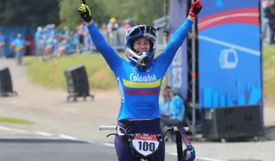 Mariana Pajón celebrando su primer lugar en los Juegos Panamericanos.