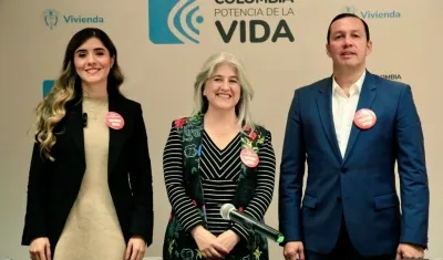 La MinVivienda, Catalina Velasco, junto a la presidenta del Fondo Nacional del Ahorro, Laura Milena Roa, y el presidente de Findeter, Juan Carlos Muñiz.