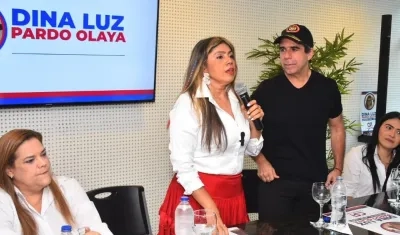 Dina Luz Pardo y el Alcalde electo Alex Char.