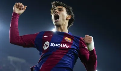 Joao Félix celebra tras marcar el gol que le dio el triunfo al Barcelona. 
