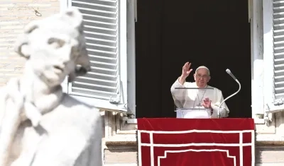 El Papa Francisco hablando desde la ventana de su despacho.