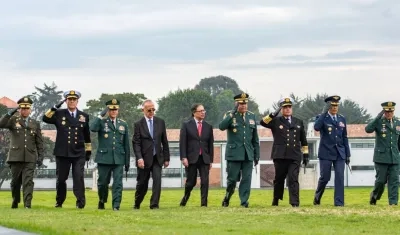  Luis Ospina sigue como Comandante del Ejército.
