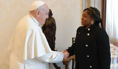 Francia Márquez con el Papa Francisco. 