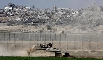 Un tanque israelí cerca de la franja de gaza.