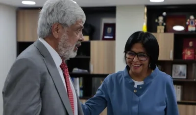 El Ministro de Comercio, Germán Umaña y Delcy Rodríguez, vicepresidenta ejecutiva de Venezuela.
