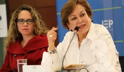La excongresista Consuelo González (derecha).