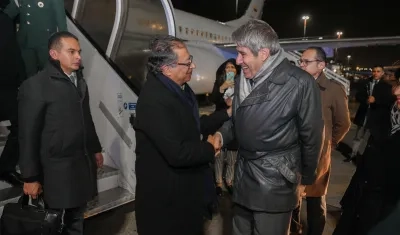 El Presidente Petro a su llegada al aeropuerto de Roma.