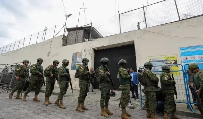 Soldados ecuatorianos en una cárcel de Quito.