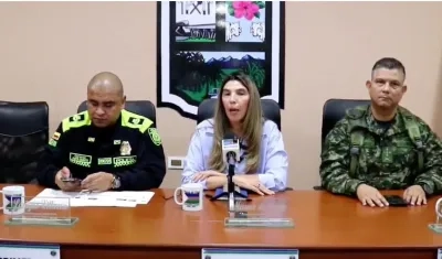 Alcaldesa Luz Helena Andrade Campo, el coronel Javier Duarte de la Policía del departamento y el comandante de la Segunda Brigada del Ejército Oscar Ocampo. 