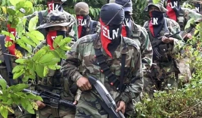 ELN acordó con el Gobierno un cese al fuego de seis meses.