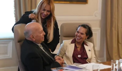 La Ministra Astrid Rodríguez (derecha) en el último Consejo de Ministros.