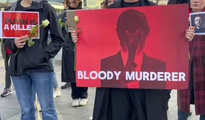 Protesta frente a la sede europea de las Naciones Unidas en Ginebra para homenajear al líder opositor ruso Alexei Navalni