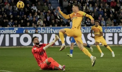 Acción en la que Robert Lewandowski marcó el primer gol del Barcelona.  