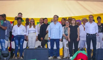 La vicepresidenta Francia Márquez y el Presidente Gustavo Petro en Puerto Resistencia.