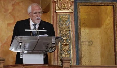 El escritor español Luis Mateo Díez pronuncia un discurso tras recibir el Premio Cervantes 2023.