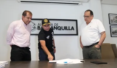 El Alcalde Alex Char en la firma de asignación de subsidios.