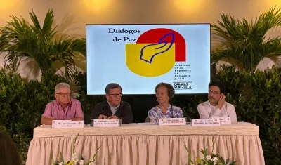 Delegados del Gobierno Nacional y del ELN este sábado en Caracas