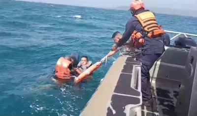 Rescate de embarcación "Rachete 21" frente a Puerto Velero