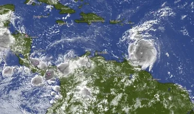 El huracán ya se siente a esta hora en las islas de Barlovento e inició su ingreso al Mar Caribe. 