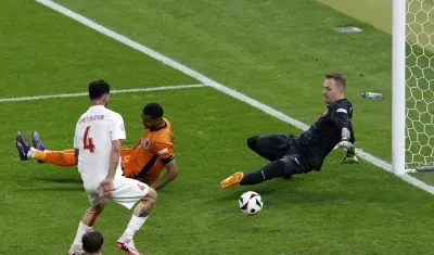 El segundo gol de Países Bajos marcado en su propia puerta por Mert Müldür.