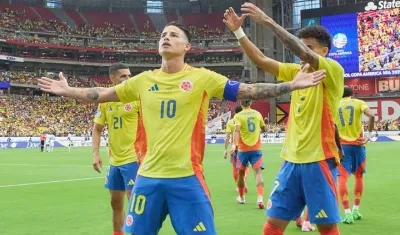 James Rodríguez tras marcar, de pena máxima, el segundo gol de Colombia, 