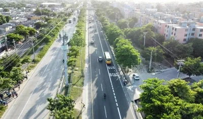 Carril 'Solo Bus' en la Circunvalar, a la altura de Las Cayenas. 