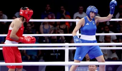 Acción del combate entre la italiana Ángela Carini y la argelina Imane Khelif. 